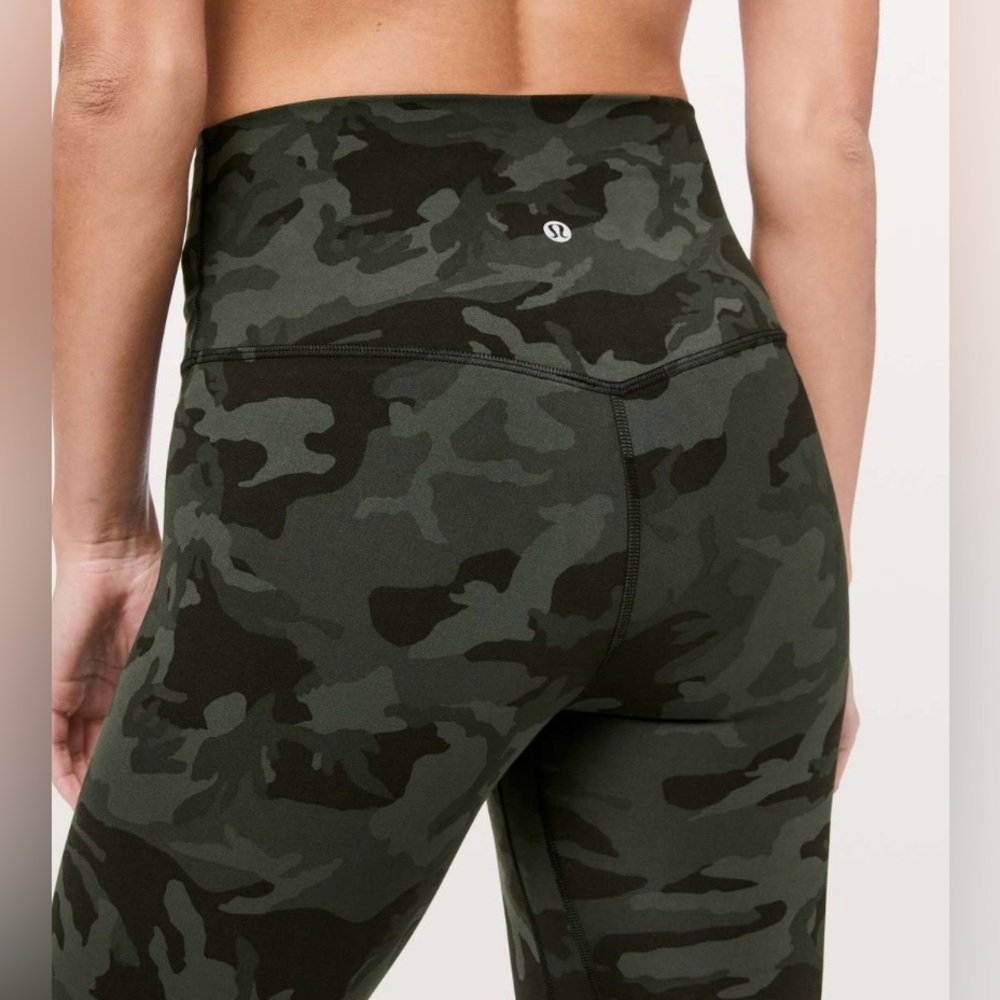 Lululemon Align Crop *21" Incognito Camo Multi Gator
Green Size 4